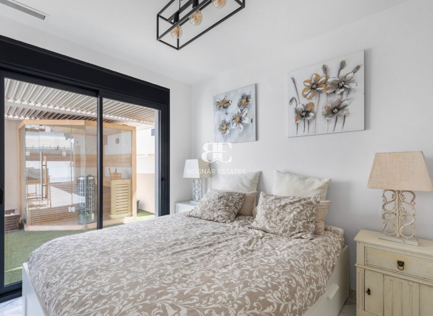 Resale - Villa -
Los Montesinos - La Herrada