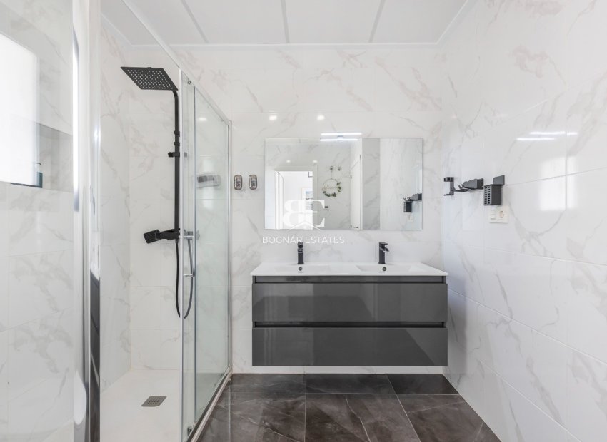 Resale - Villa -
Los Montesinos - La Herrada