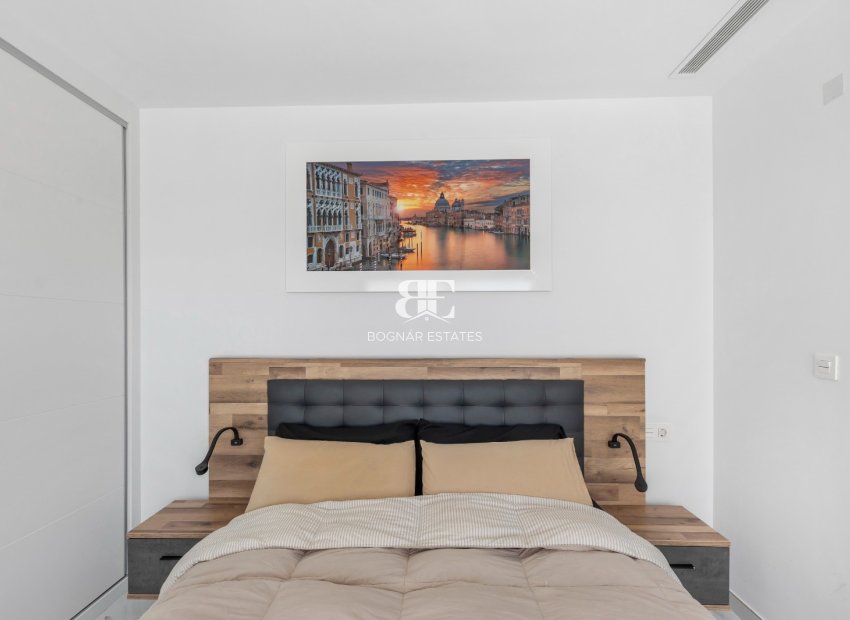 Resale - Villa -
Los Montesinos - La Herrada