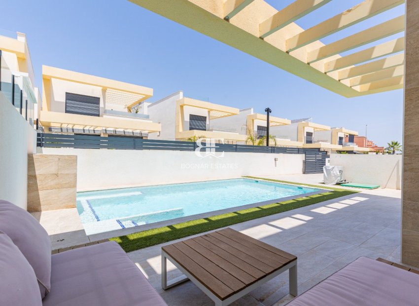 Resale - Villa -
Los Montesinos - La Herrada