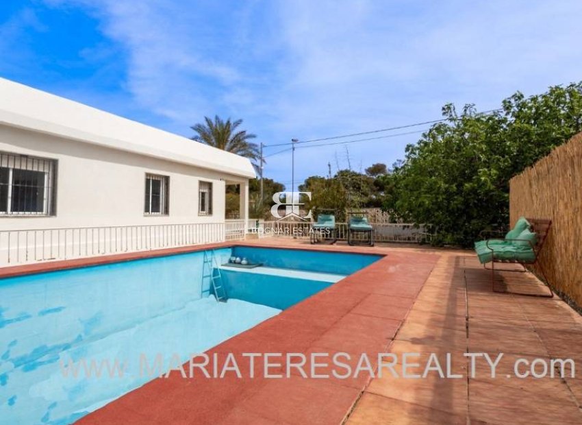 Resale - Villa -
Los Urrutias - Center