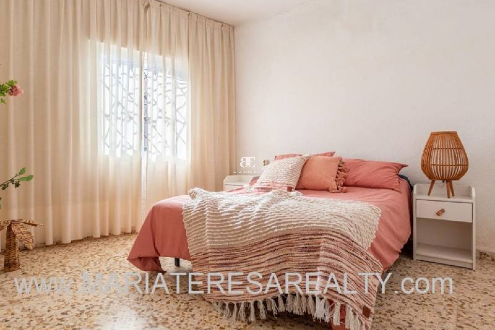 Resale - Villa -
Los Urrutias - Center