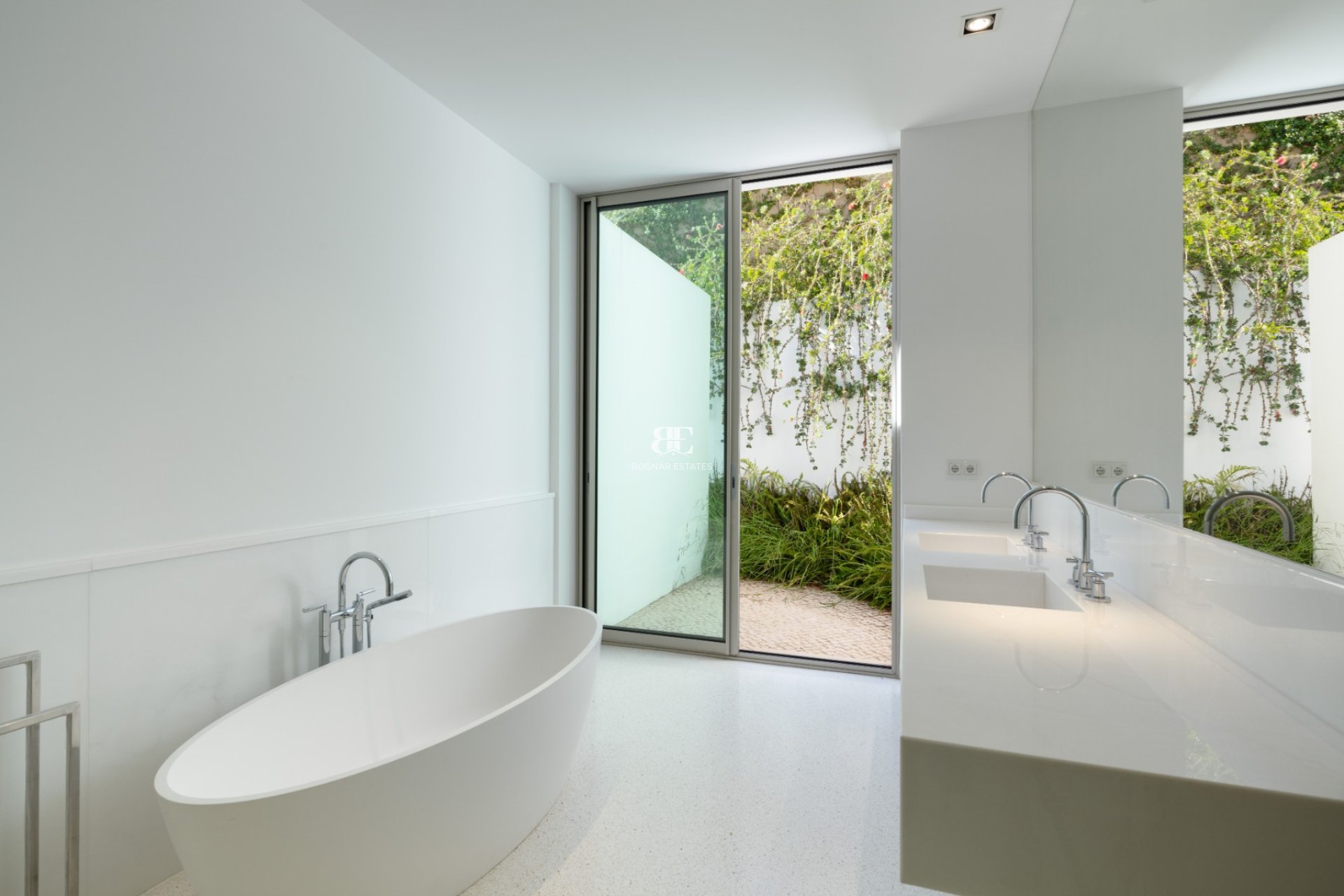 Resale - Villa -
Malaga - Casares
