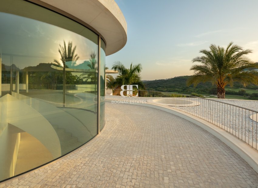 Resale - Villa -
Malaga - Casares