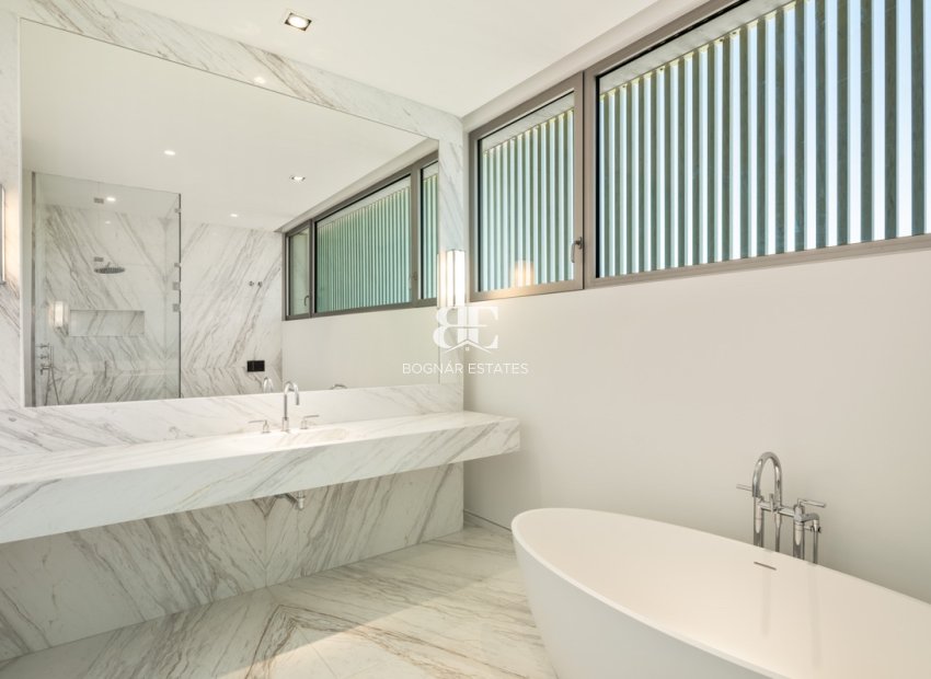 Resale - Villa -
Malaga - Casares