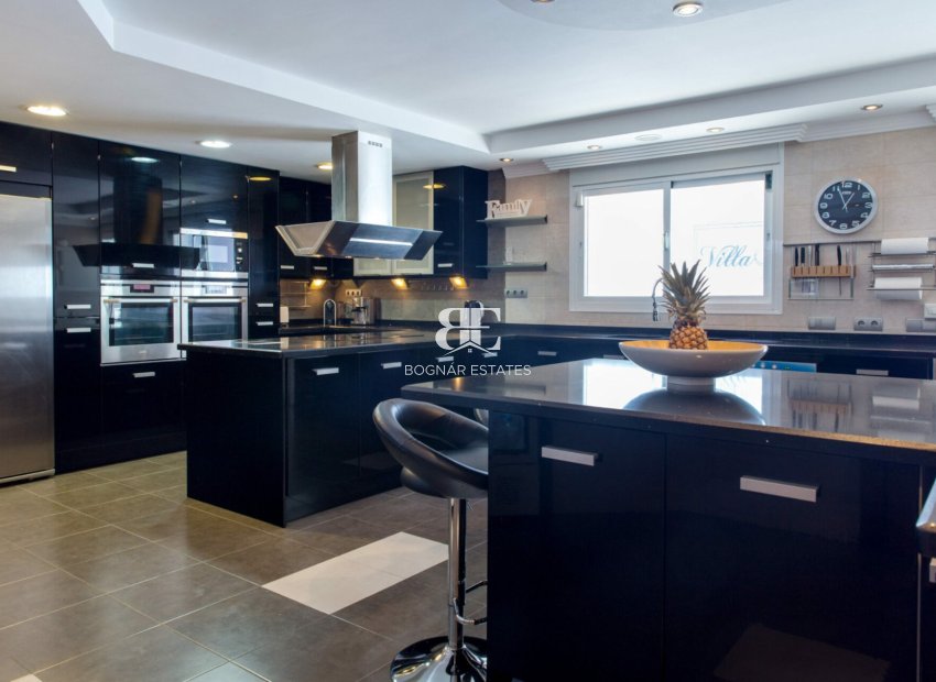 Resale - Villa -
Marbella - Elviria