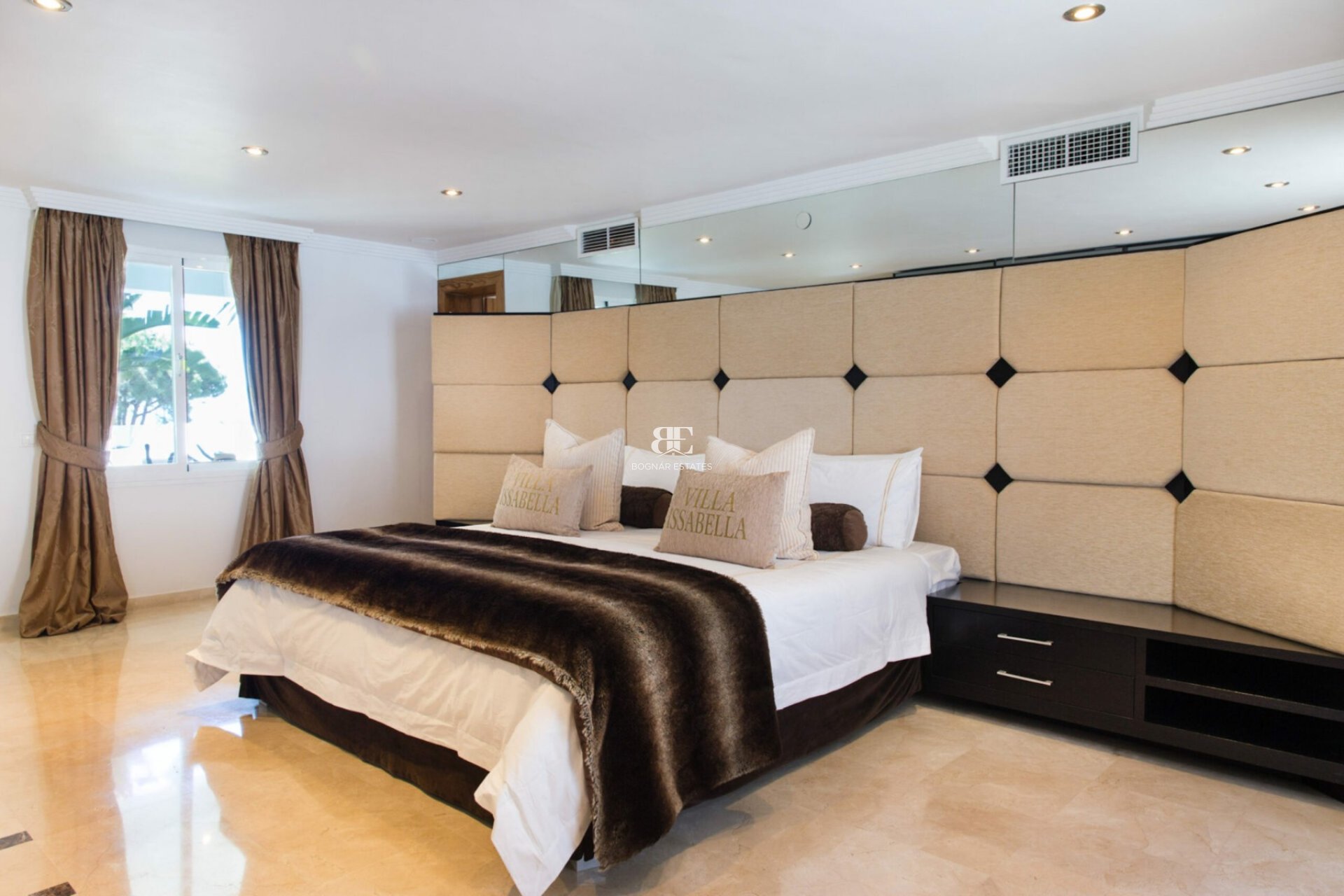 Resale - Villa -
Marbella - Elviria