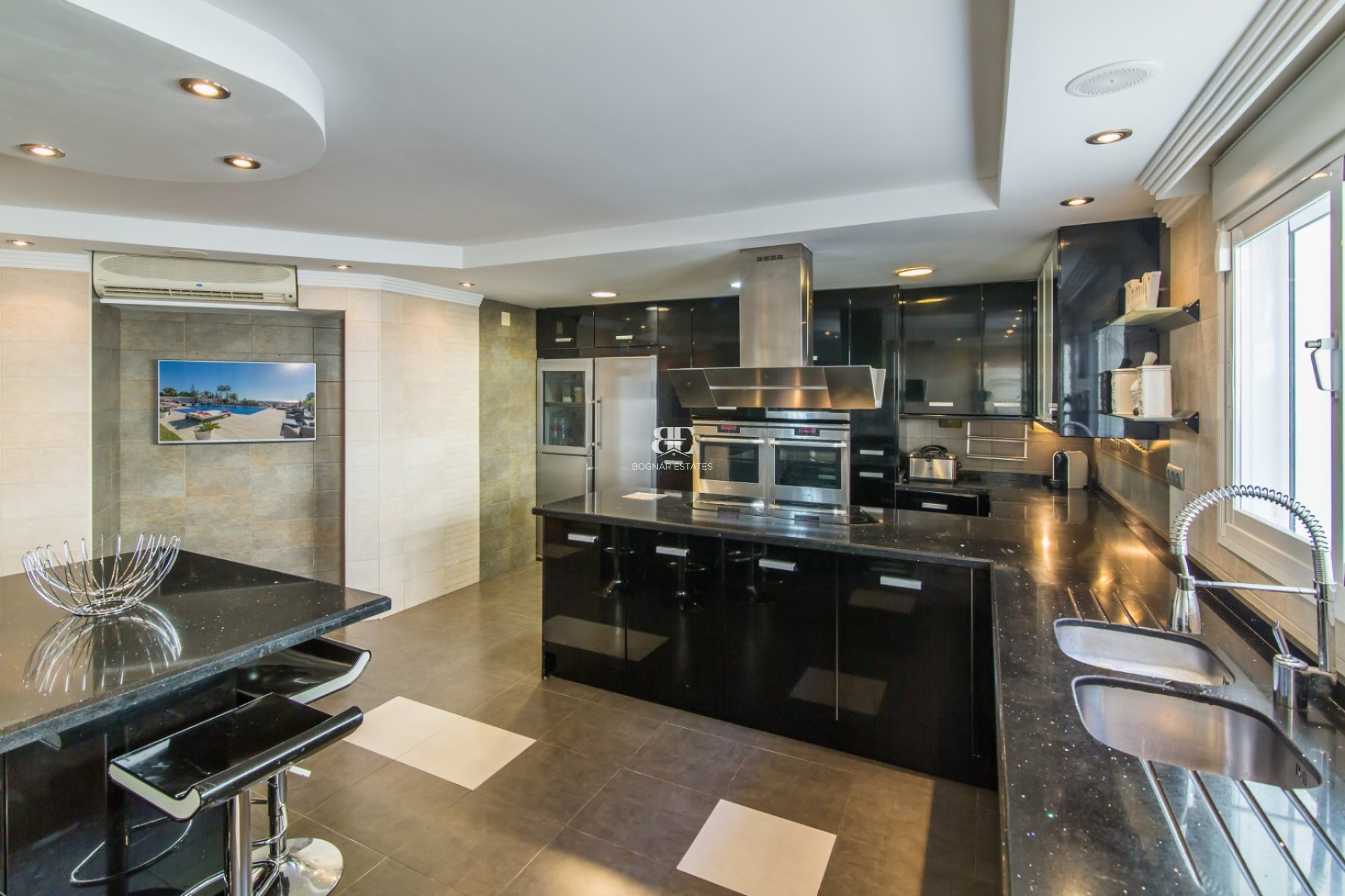 Resale - Villa -
Marbella - Elviria