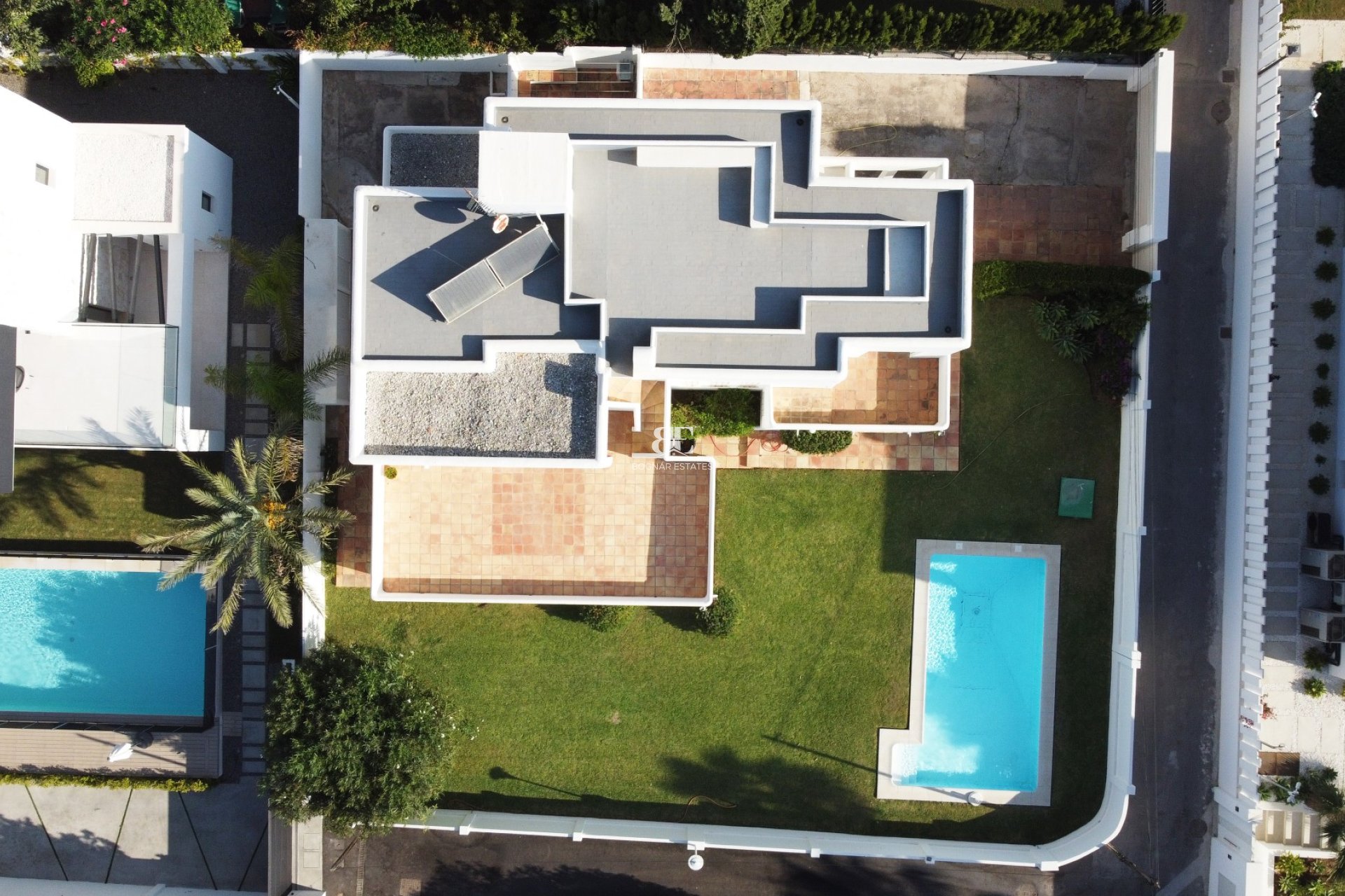 Resale - Villa -
Marbella - Las Chapas