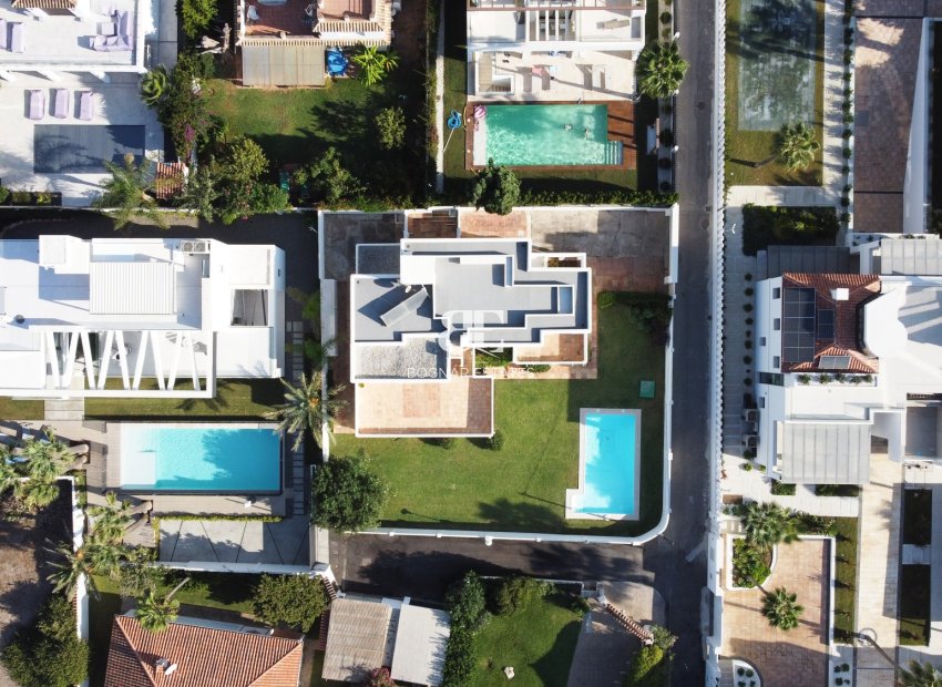 Resale - Villa -
Marbella - Las Chapas