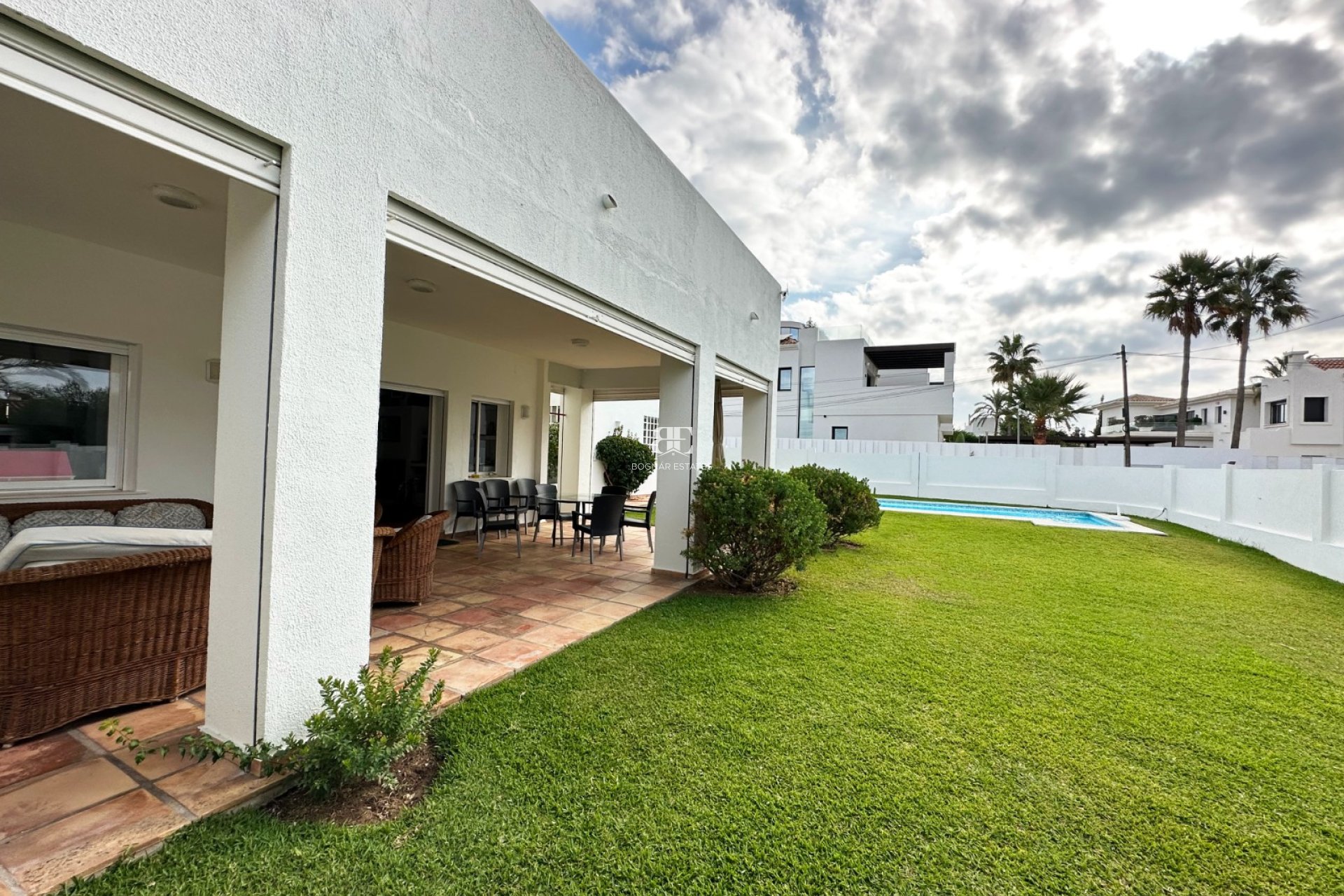 Resale - Villa -
Marbella - Las Chapas