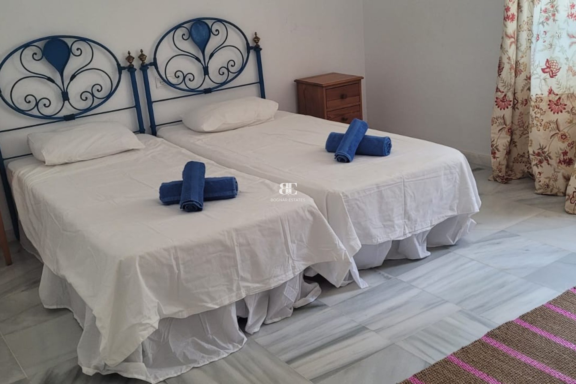 Resale - Villa -
Marbella - Las Chapas