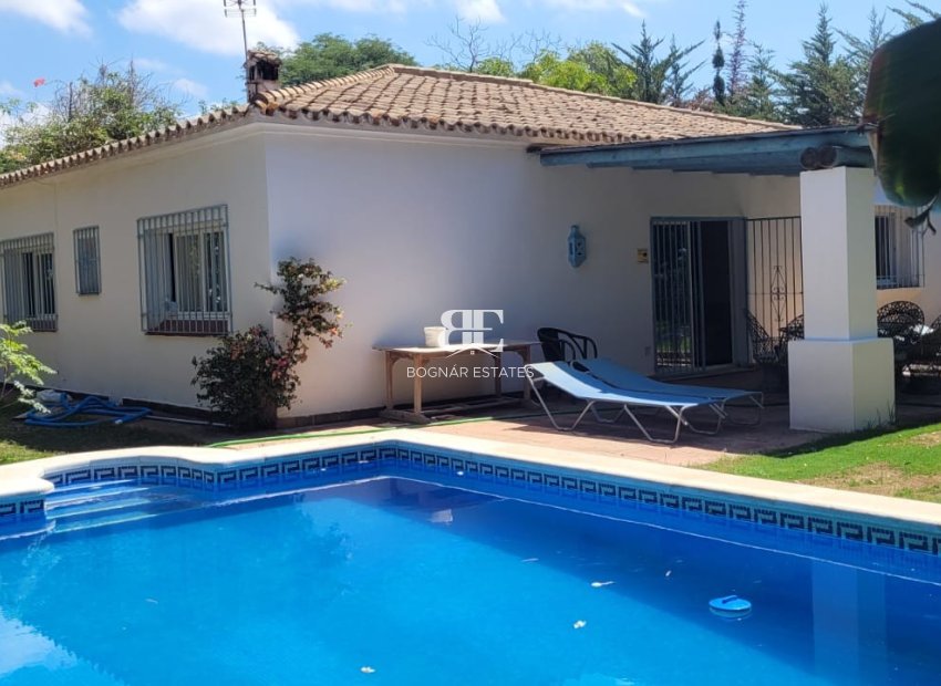 Resale - Villa -
Marbella - Las Chapas