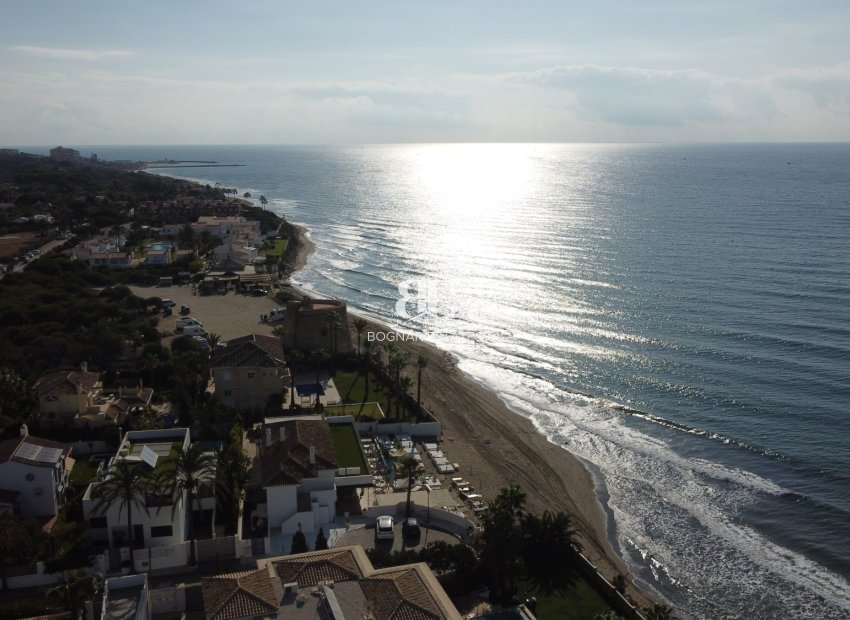 Resale - Villa -
Marbella - Las Chapas
