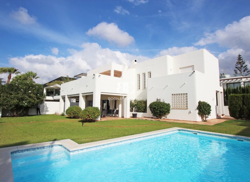 Resale - Villa -
Marbella - Las Chapas