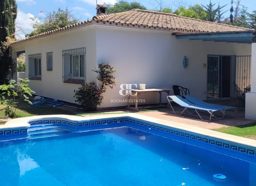 Resale - Villa -
Marbella - Las Chapas