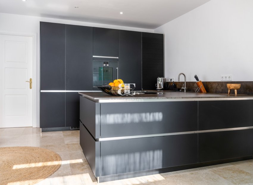 Resale - Villa -
Marbella - Los Monteros