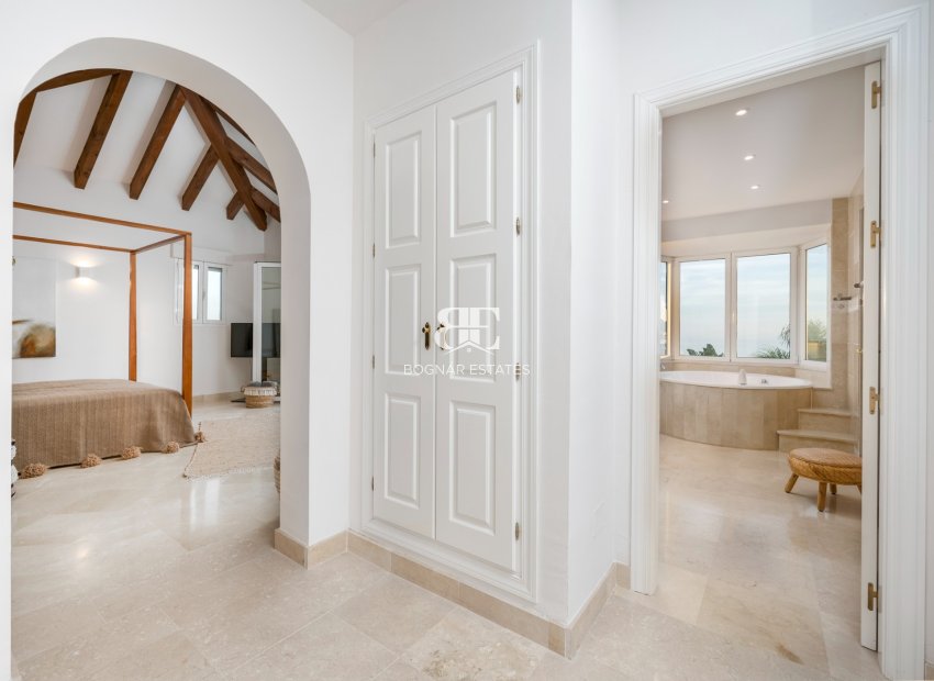 Resale - Villa -
Marbella - Los Monteros
