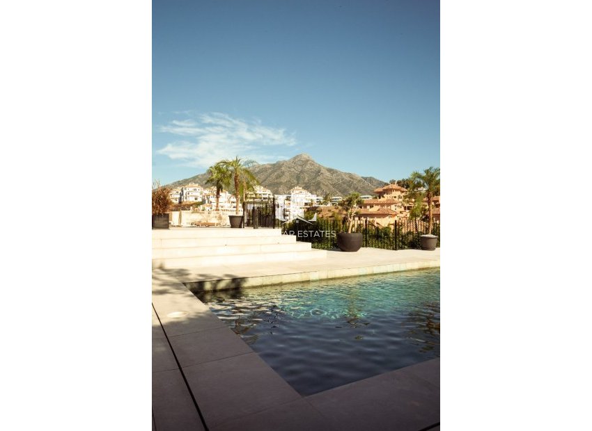 Resale - Villa -
Marbella - Los Naranjos de Marbella