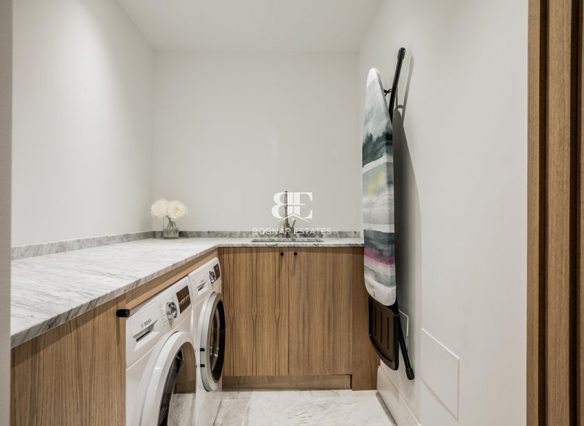 Resale - Villa -
Marbella - Los Naranjos de Marbella