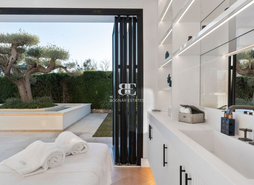 Resale - Villa -
Marbella - Los Naranjos de Marbella