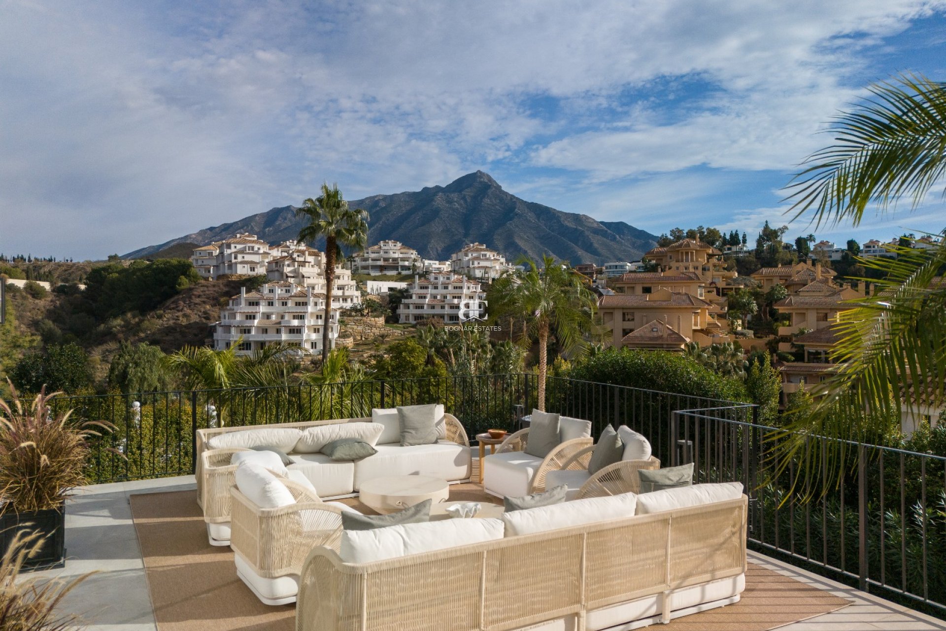 Resale - Villa -
Marbella - Los Naranjos de Marbella