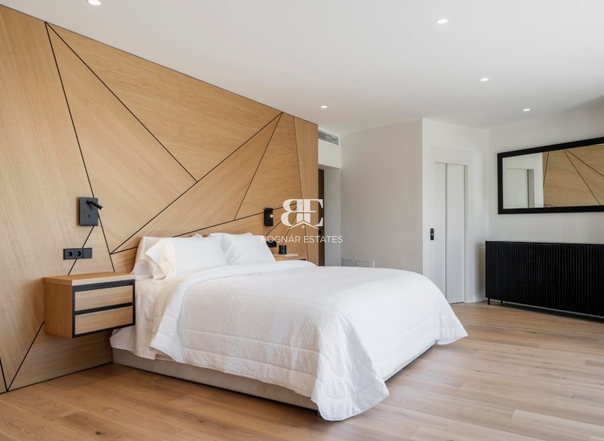 Resale - Villa -
Marbella - Nagueles