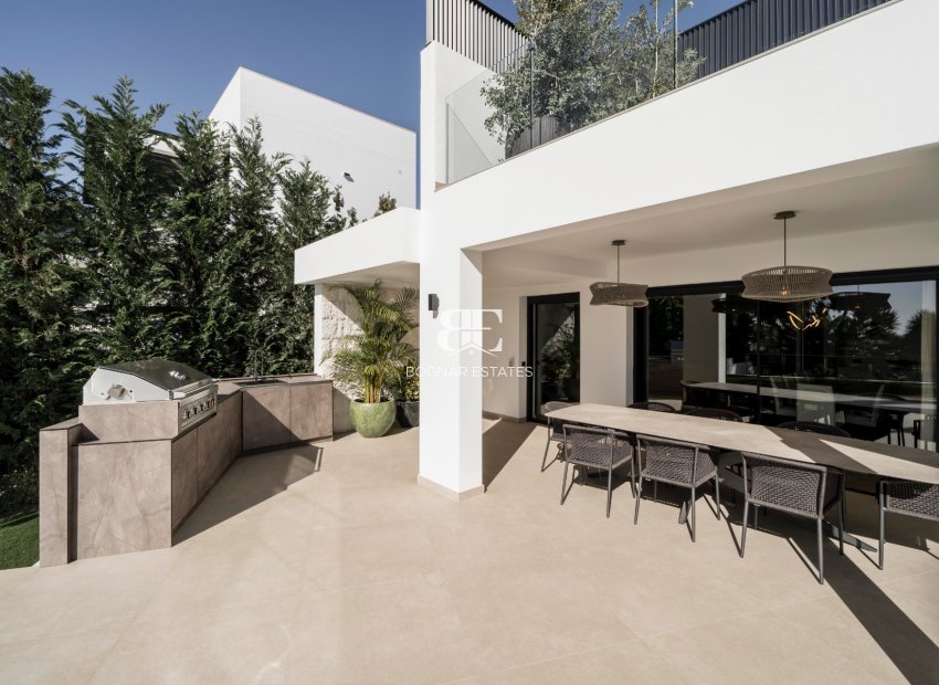 Resale - Villa -
Marbella - Nagueles