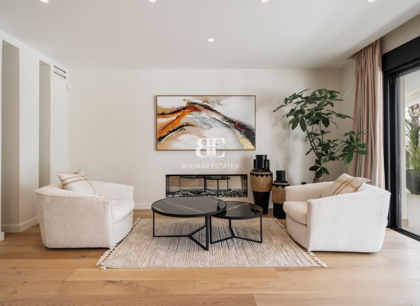 Resale - Villa -
Marbella - Nagueles