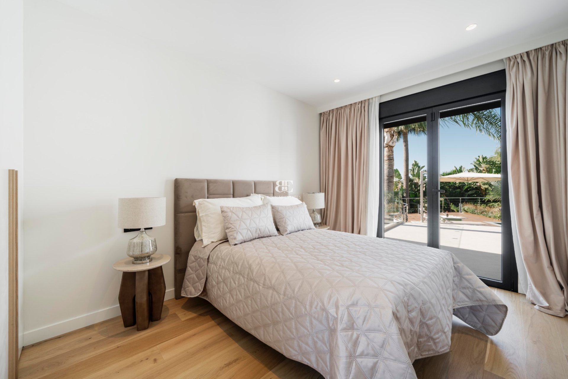 Resale - Villa -
Marbella - Nagueles