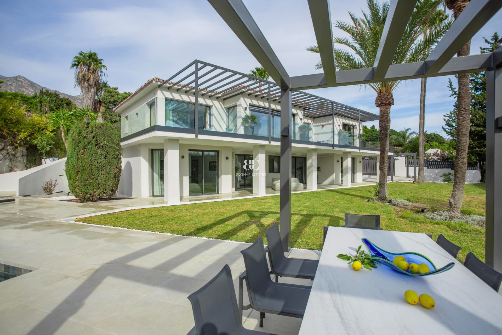 Resale - Villa -
Marbella - Nagueles