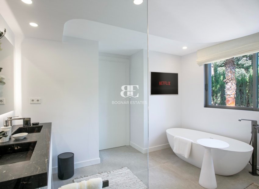 Resale - Villa -
Marbella - Nagueles