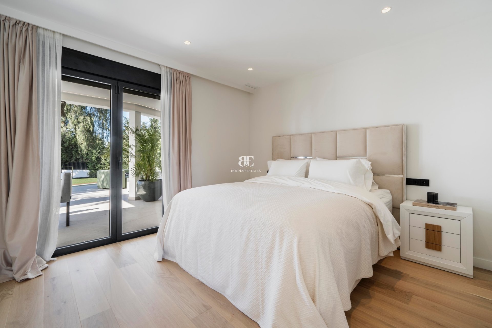 Resale - Villa -
Marbella - Nagueles