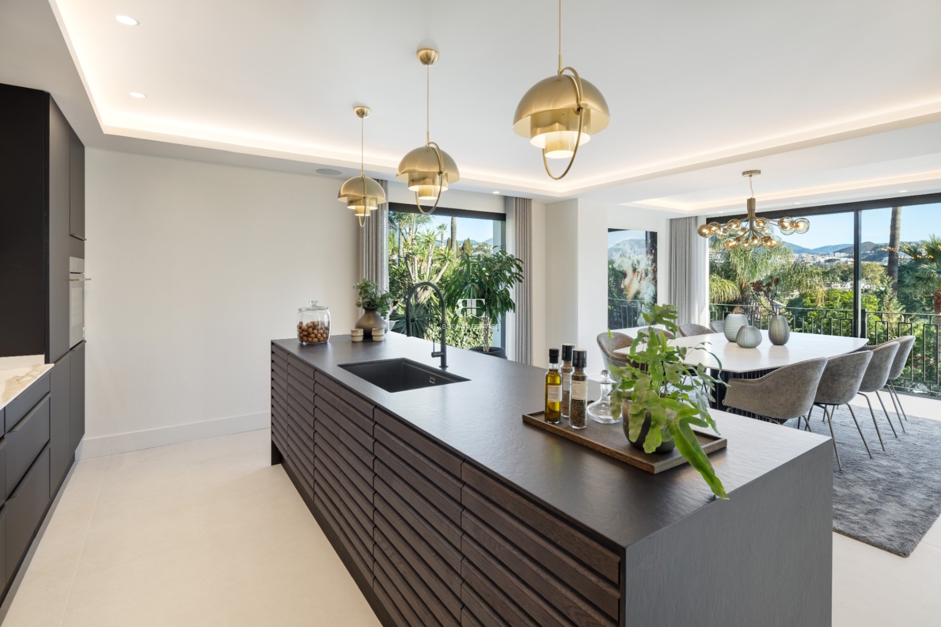 Resale - Villa -
Marbella - Nueva Andalucía