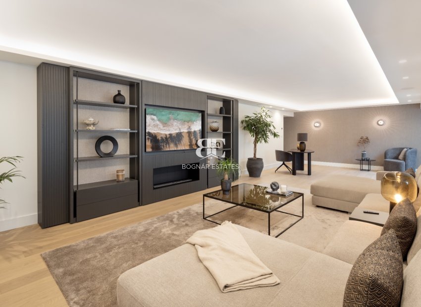 Resale - Villa -
Marbella - Nueva Andalucía