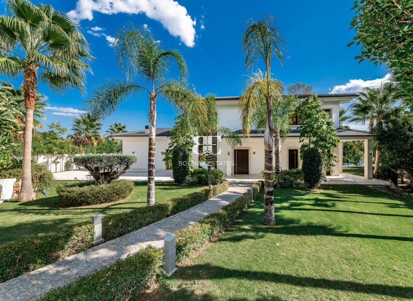 Resale - Villa -
Marbella - Nueva Andalucía