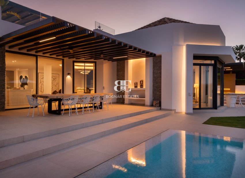 Resale - Villa -
Marbella - Nueva Andalucía