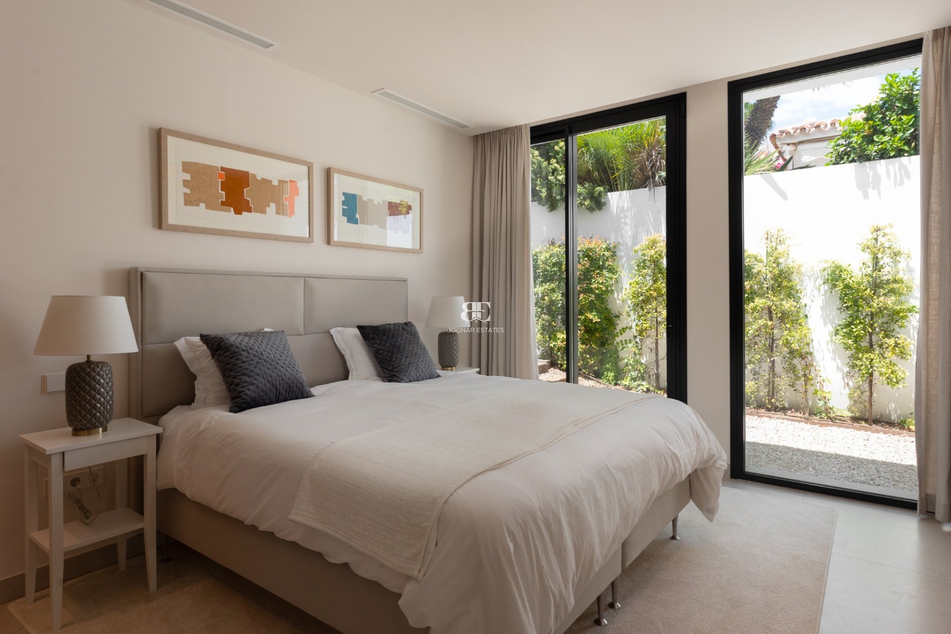 Resale - Villa -
Marbella - Nueva Andalucía