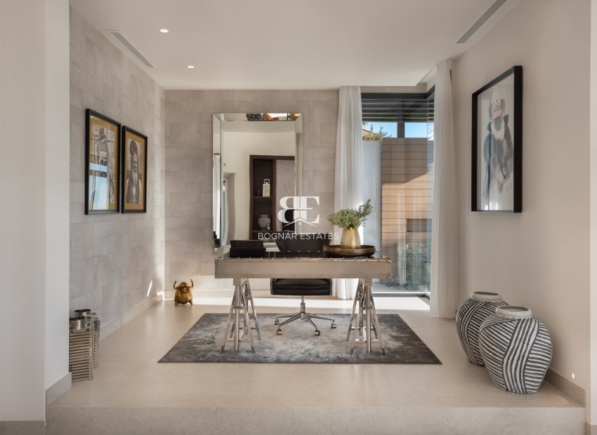 Resale - Villa -
Marbella - Nueva Andalucía