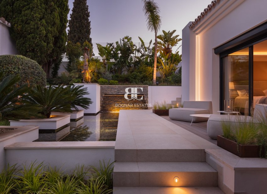 Resale - Villa -
Marbella - Nueva Andalucía