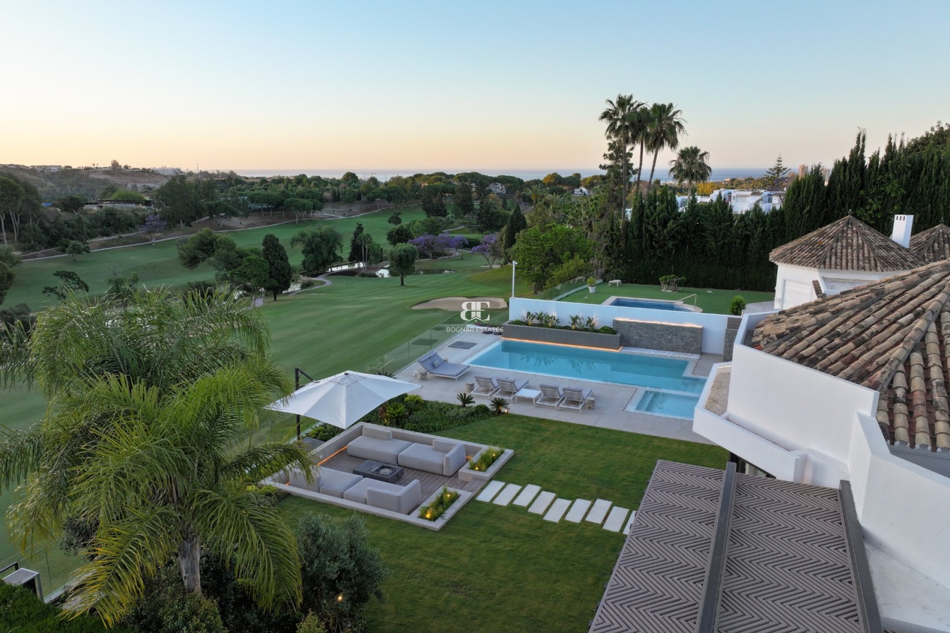 Resale - Villa -
Marbella - Nueva Andalucía