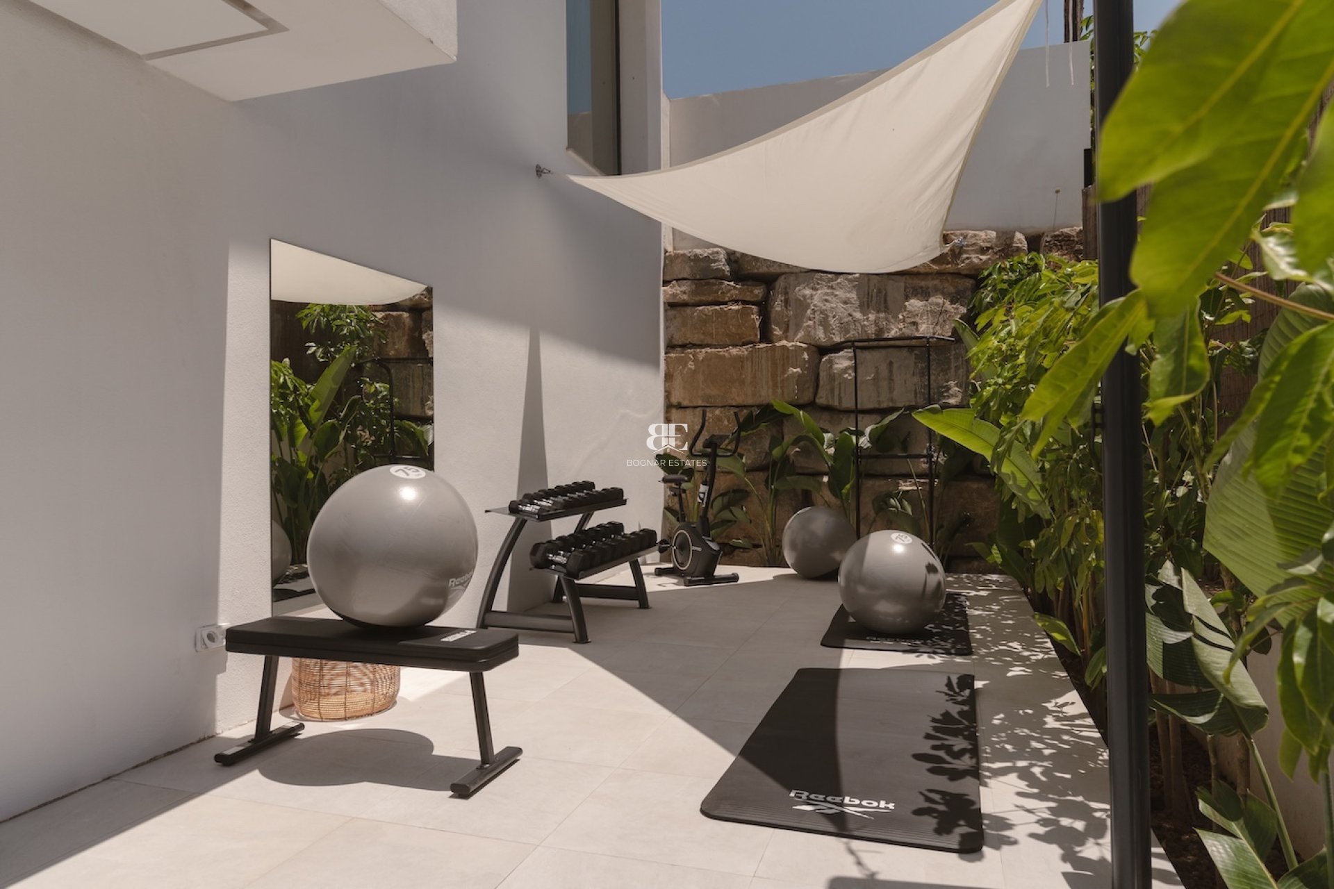 Resale - Villa -
Marbella - Nueva Andalucía