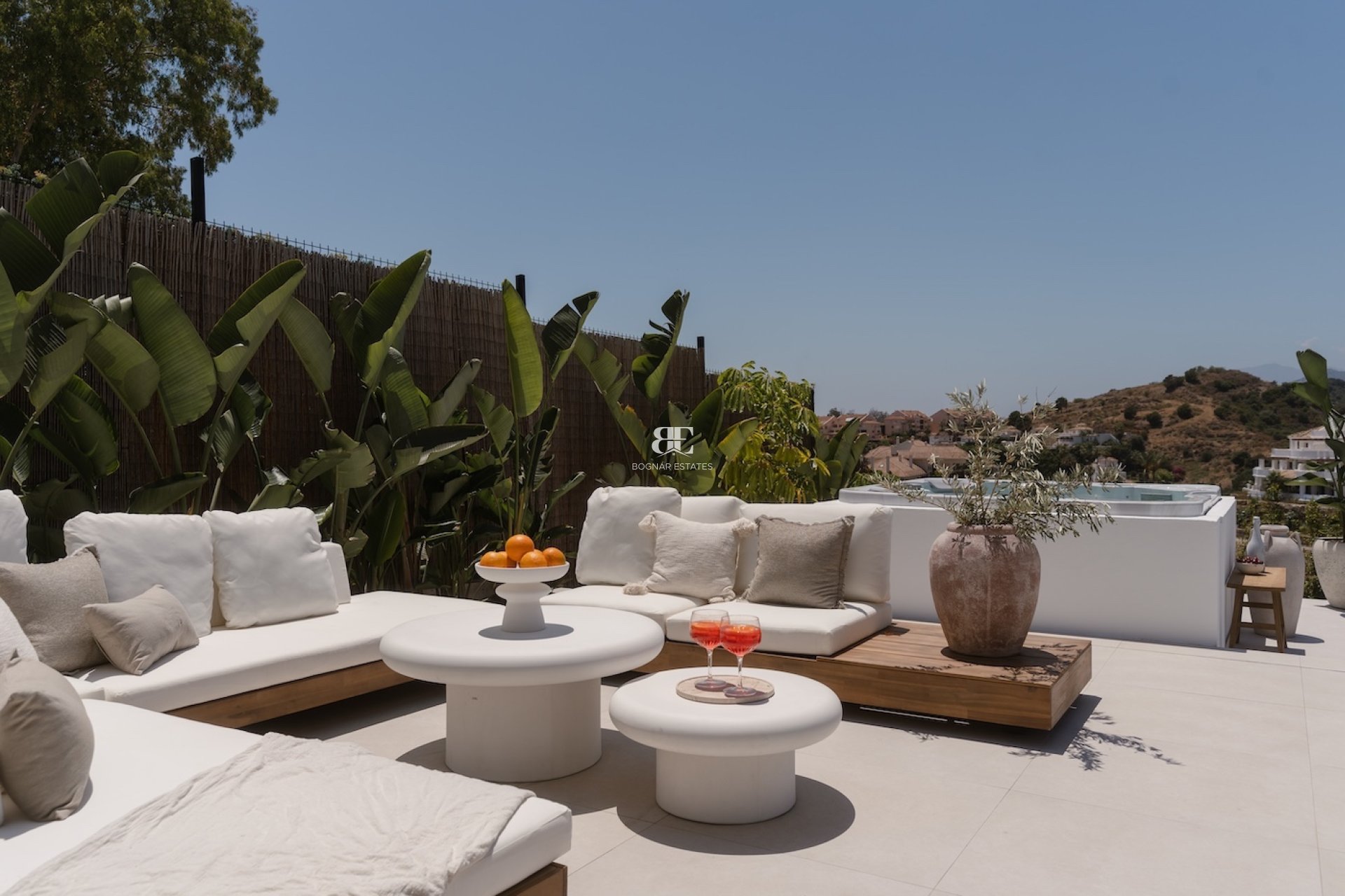 Resale - Villa -
Marbella - Nueva Andalucía