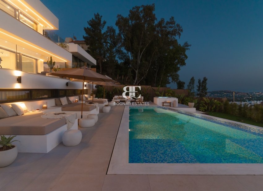 Resale - Villa -
Marbella - Nueva Andalucía