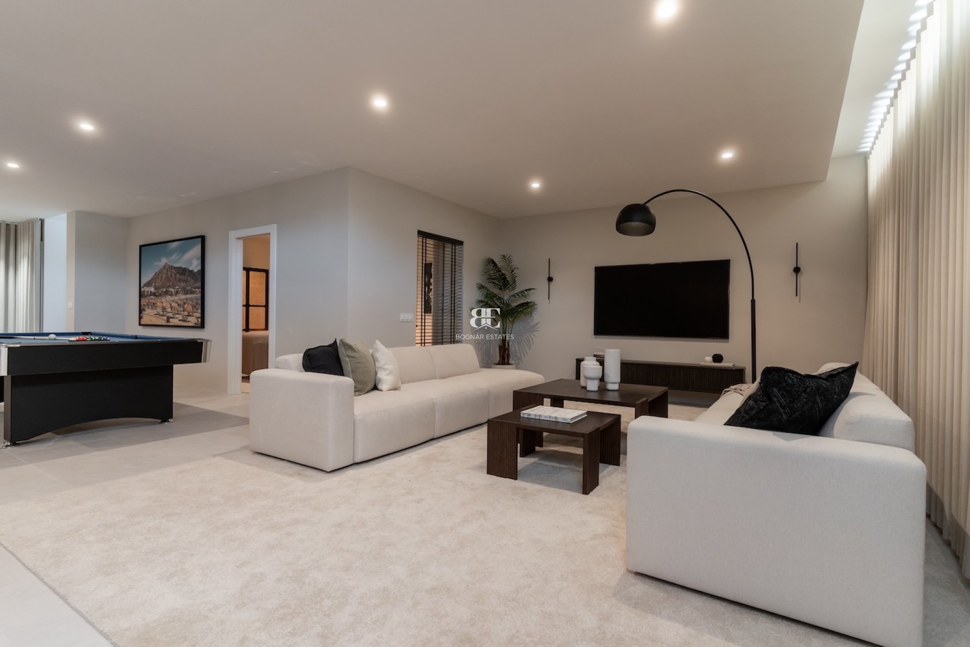 Resale - Villa -
Marbella - Nueva Andalucía