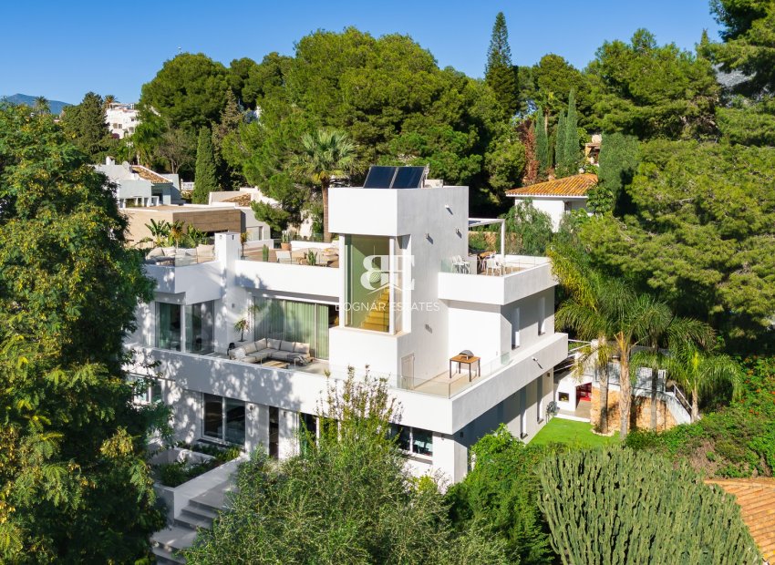 Resale - Villa -
Marbella - Nueva Andalucía