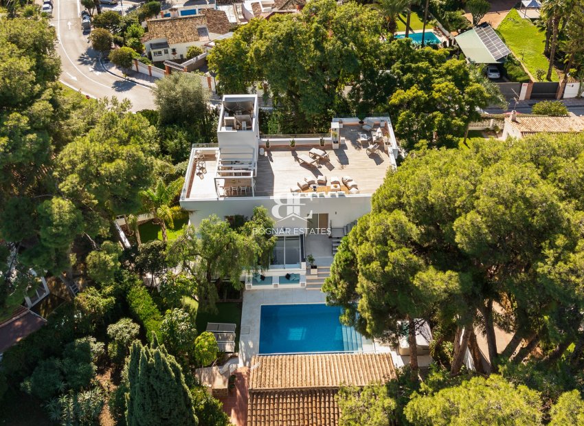 Resale - Villa -
Marbella - Nueva Andalucía