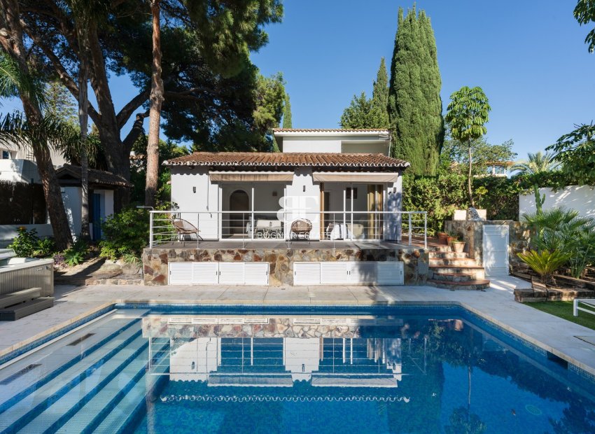 Resale - Villa -
Marbella - Nueva Andalucía