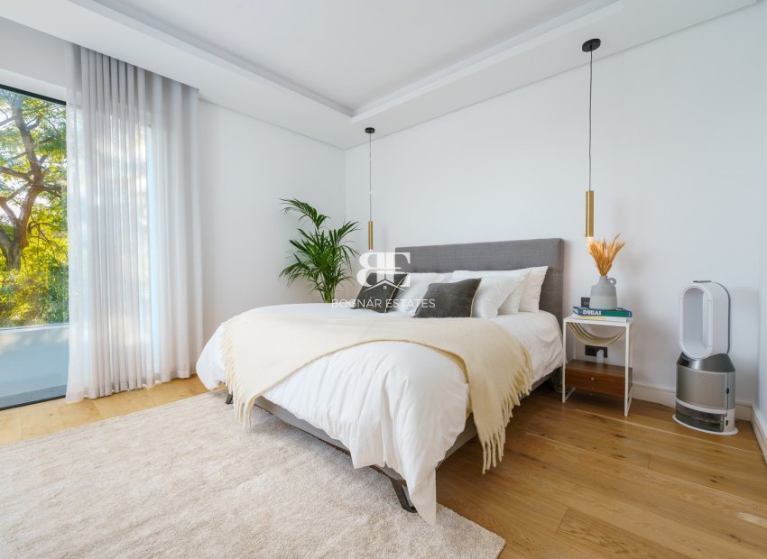 Resale - Villa -
Marbella - Nueva Andalucía