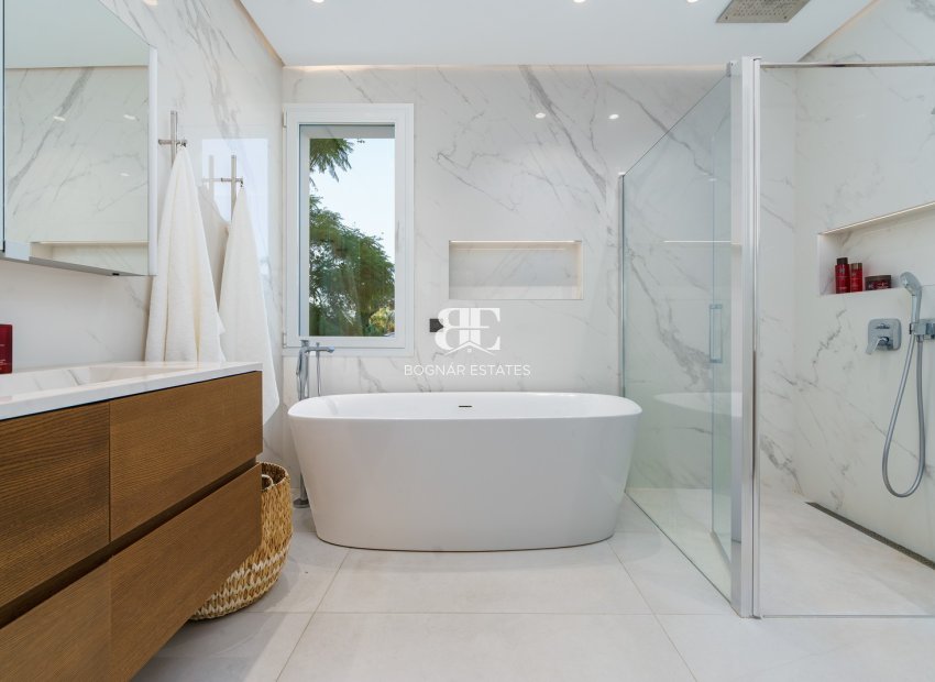 Resale - Villa -
Marbella - Nueva Andalucía